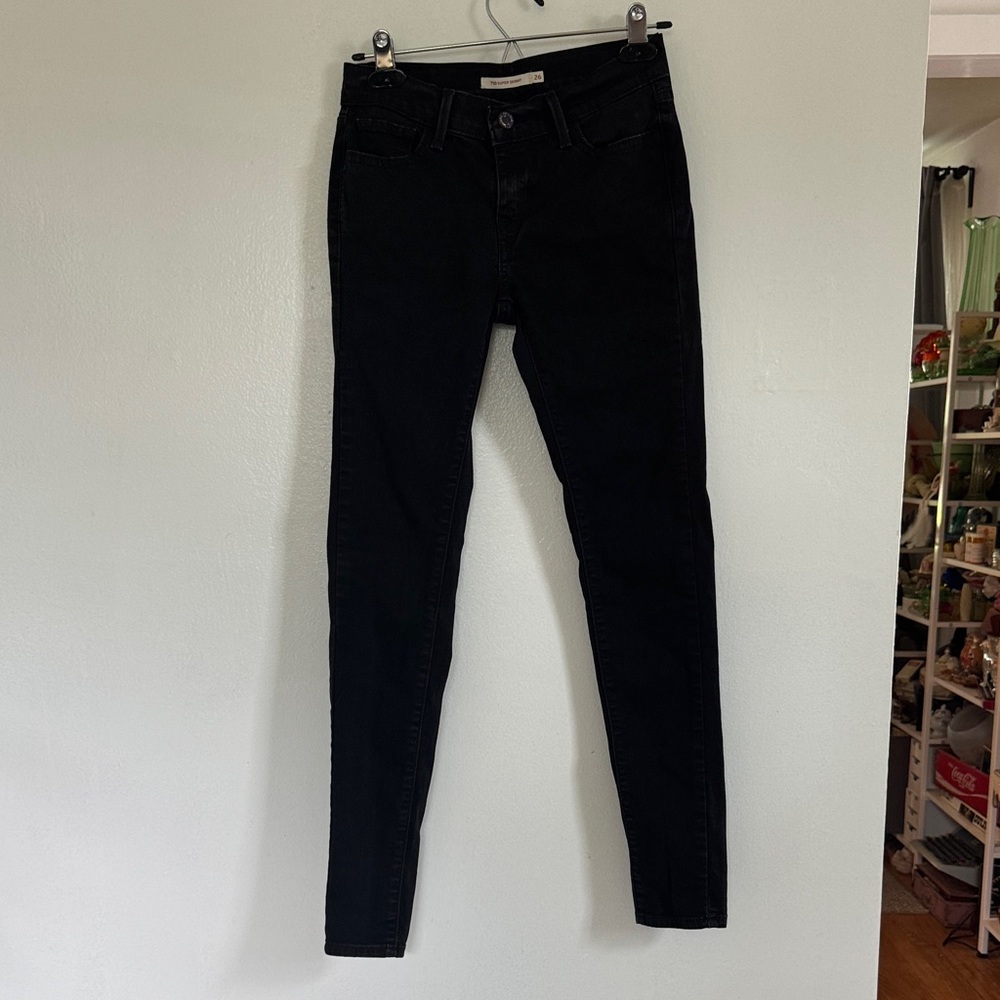 Levi’s 710 Super Skinny black denim skinny jean, size 26